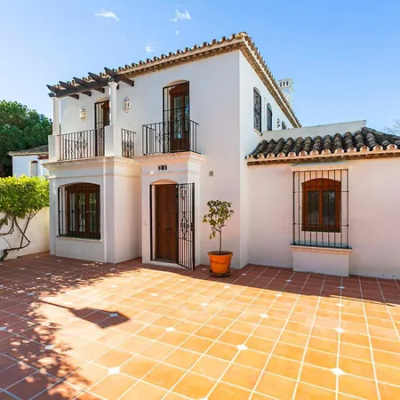 El Estilo Andaluz A Pie De Playa Estepona